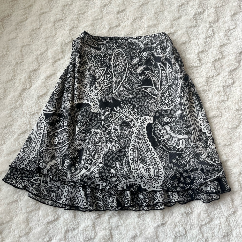 Briggs New York Black and White Paisley Skirt